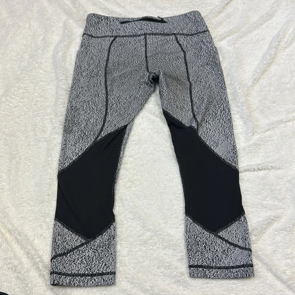 Lululemon Athletica Black and Gray Patterned Leggings